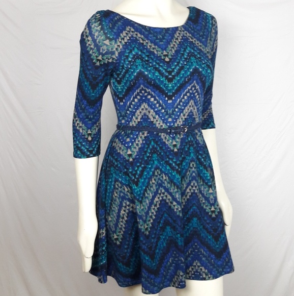 Lily Rose Chevron Dress - Picture 2 of 4